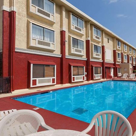 Ramada By Wyndham Oklahoma City Airport North Exterior photo