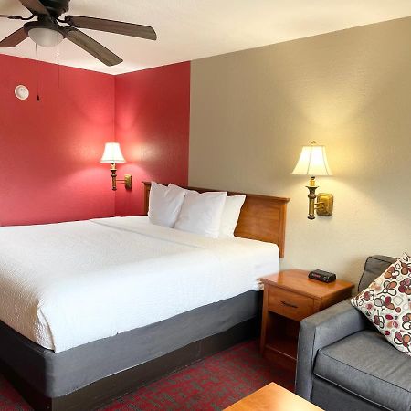 Ramada By Wyndham Oklahoma City Airport North Exterior photo