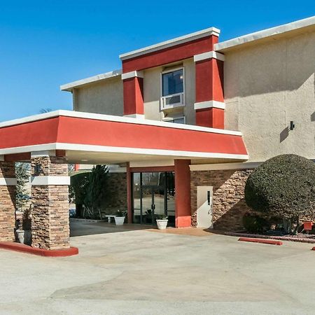 Ramada By Wyndham Oklahoma City Airport North Exterior photo