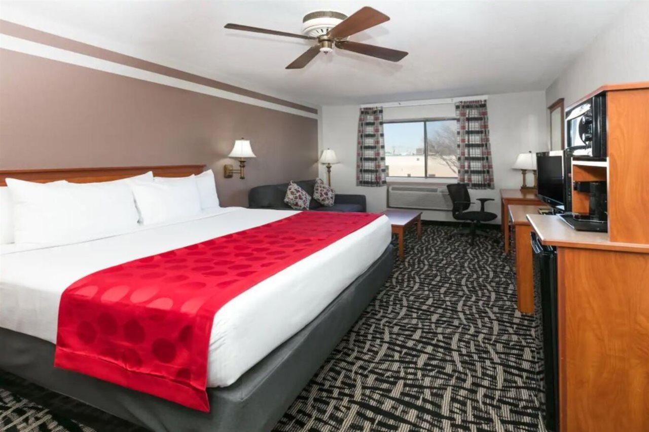 Ramada By Wyndham Oklahoma City Airport North Exterior photo
