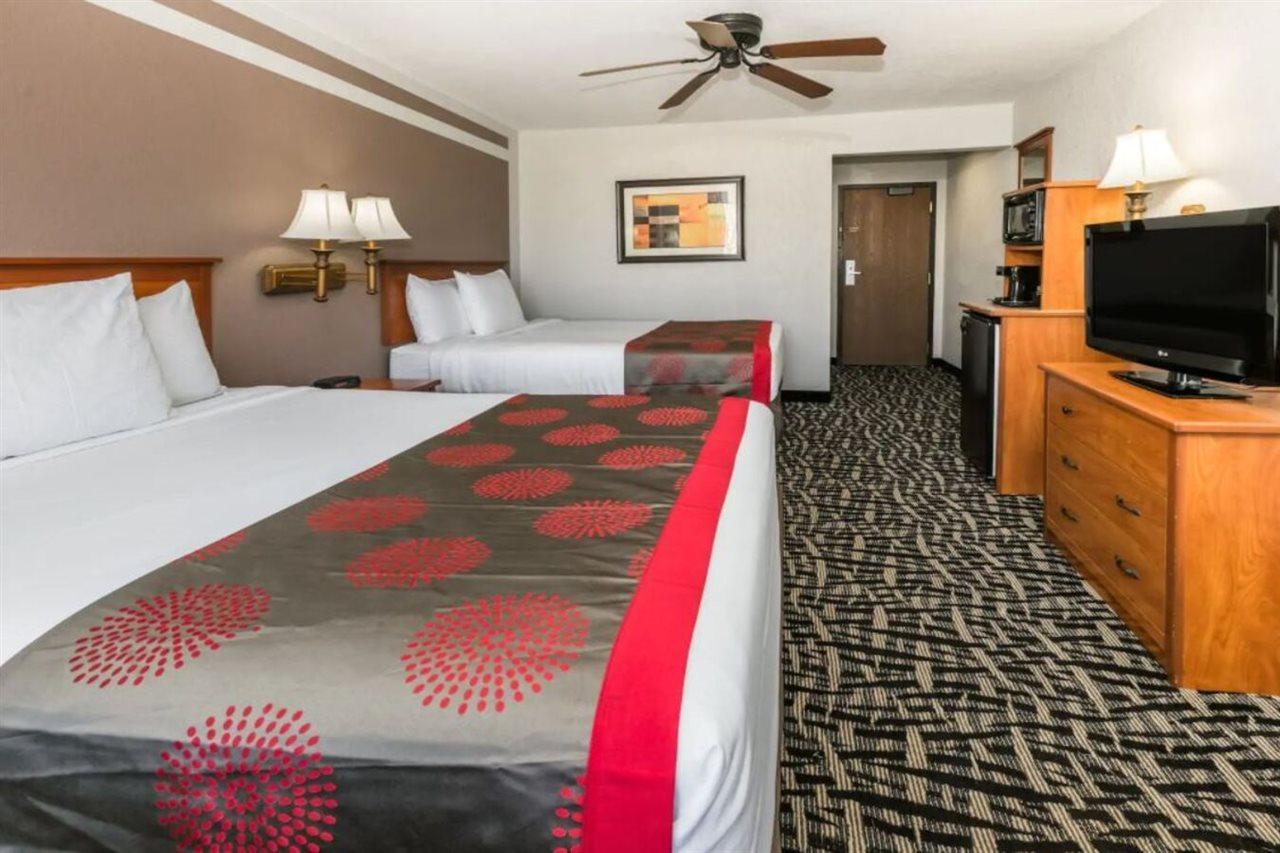 Ramada By Wyndham Oklahoma City Airport North Exterior photo