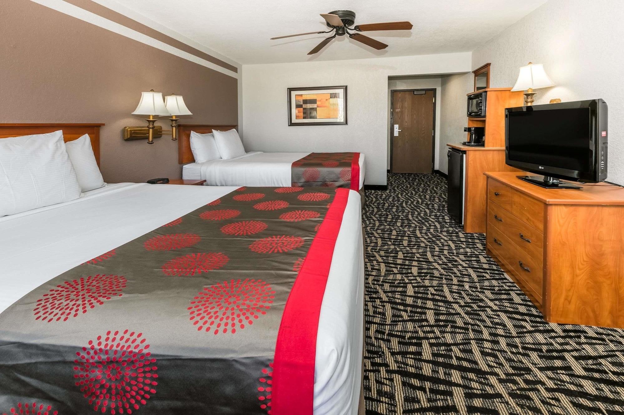 Ramada By Wyndham Oklahoma City Airport North Exterior photo