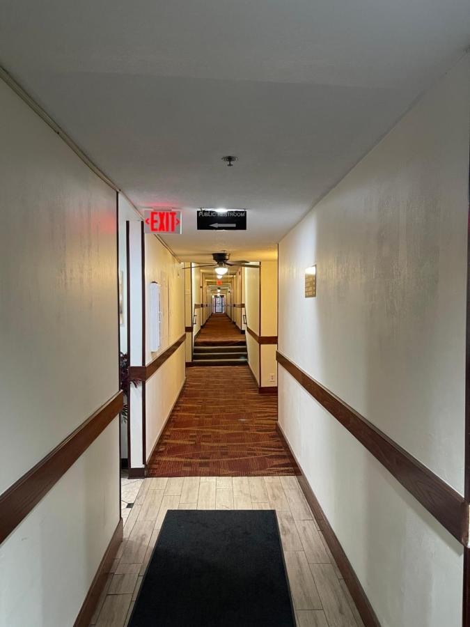 Ramada By Wyndham Oklahoma City Airport North Exterior photo