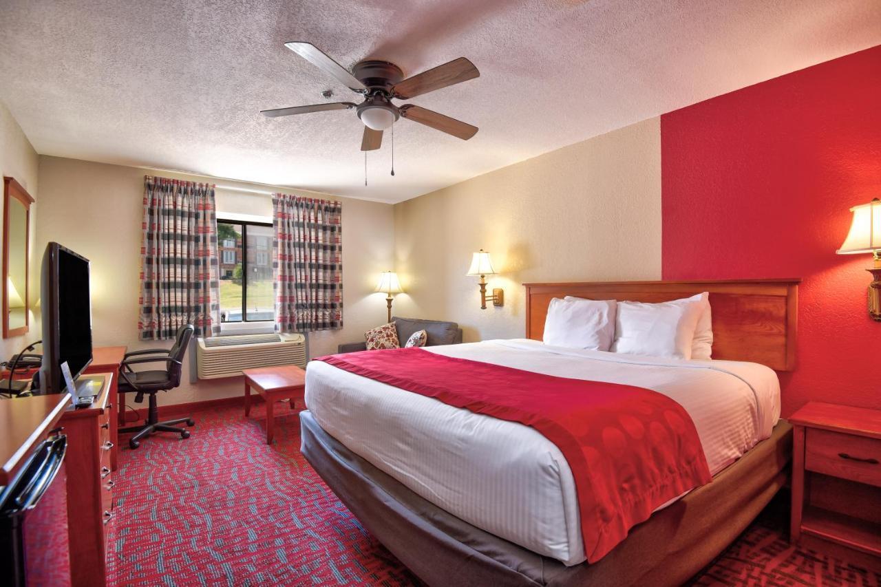 Ramada By Wyndham Oklahoma City Airport North Exterior photo