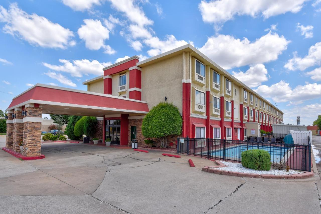 Ramada By Wyndham Oklahoma City Airport North Exterior photo