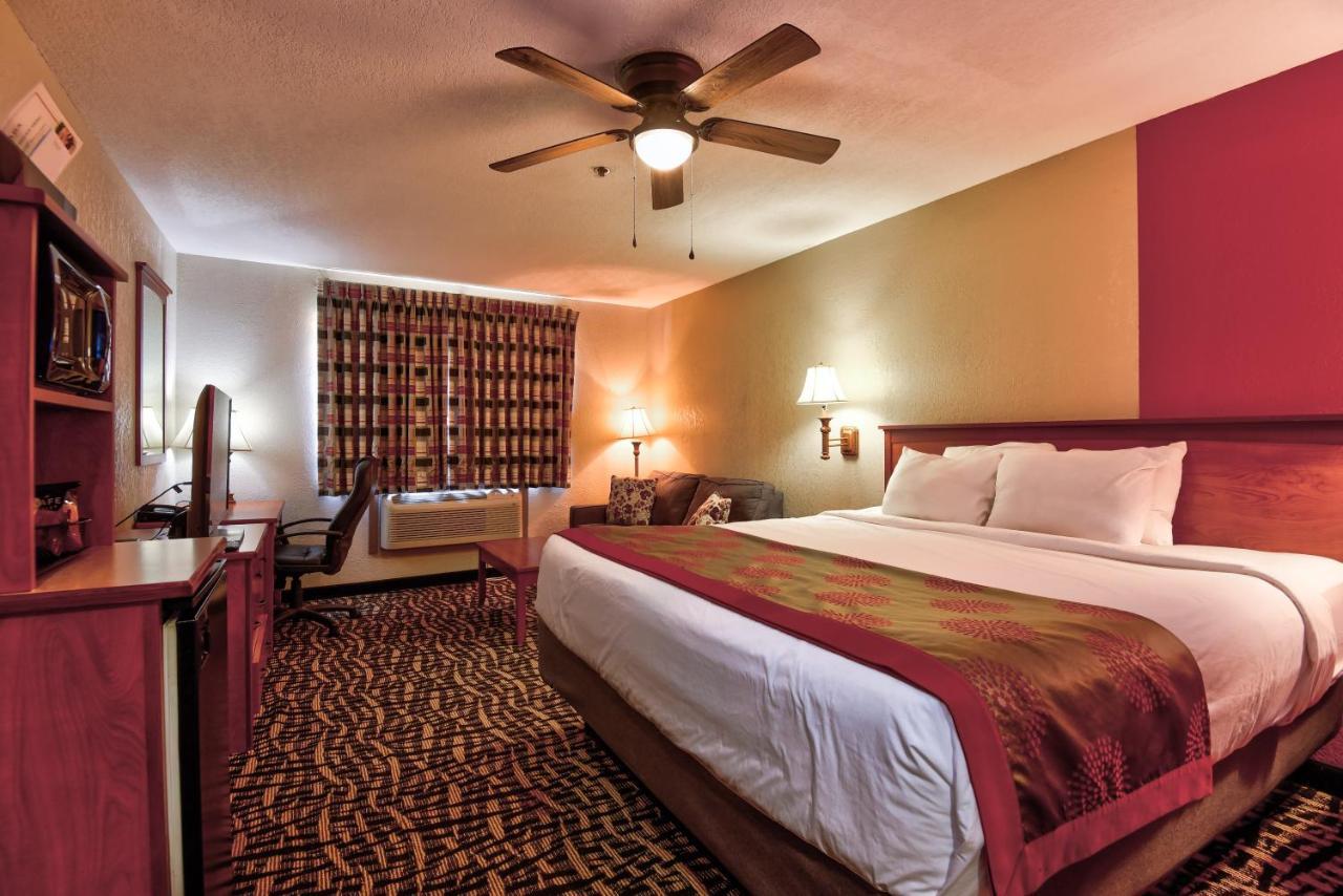Ramada By Wyndham Oklahoma City Airport North Exterior photo