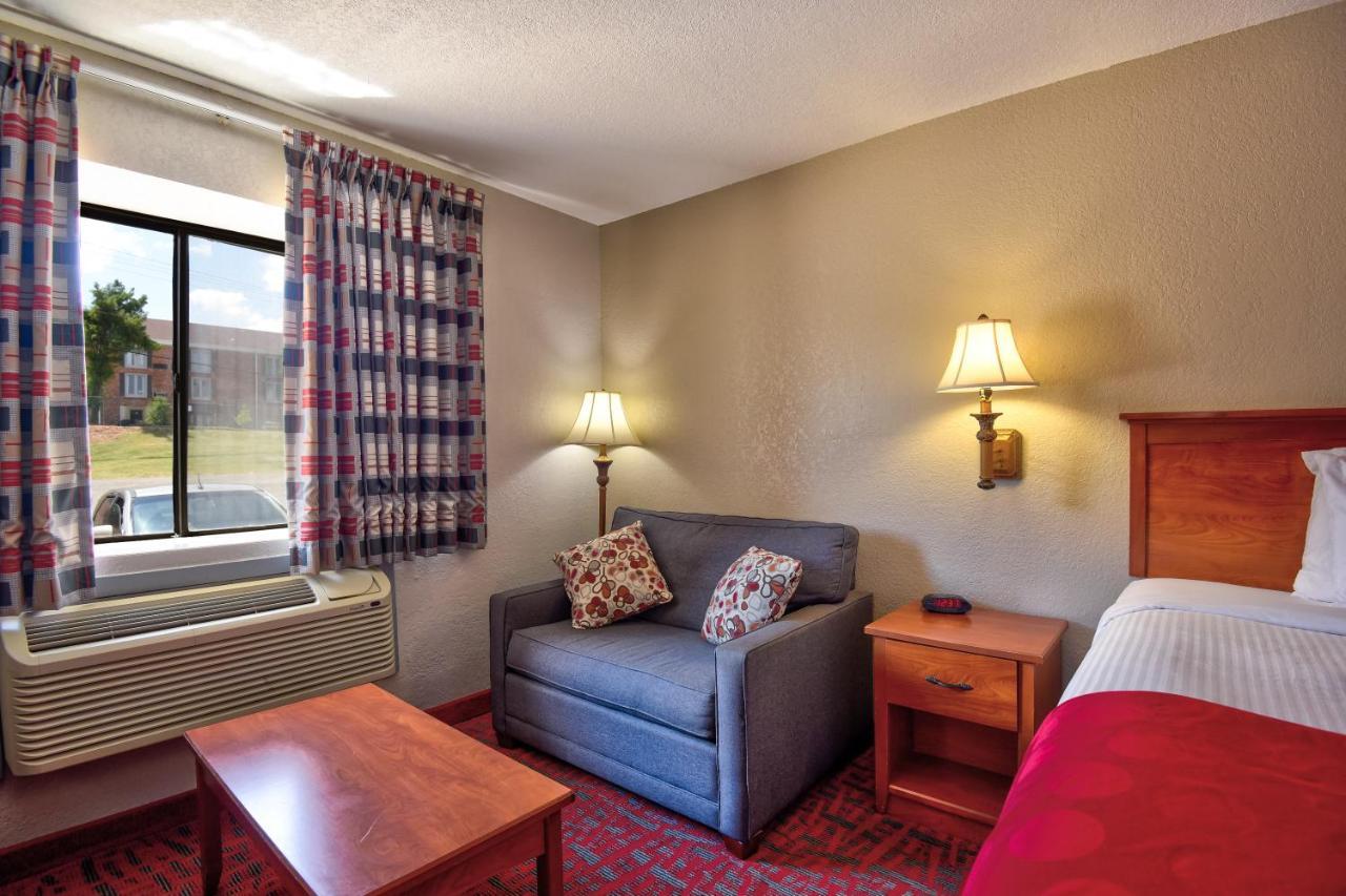 Ramada By Wyndham Oklahoma City Airport North Exterior photo