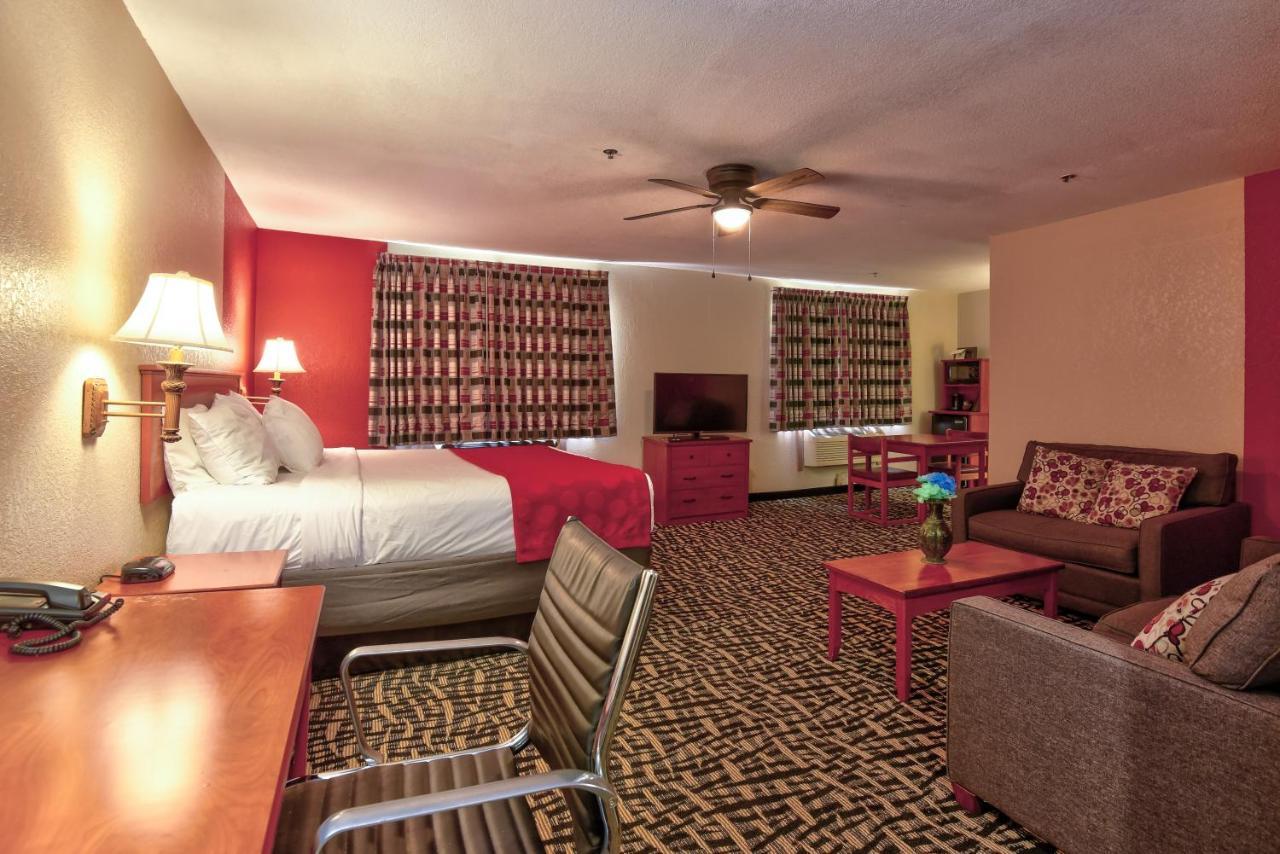 Ramada By Wyndham Oklahoma City Airport North Exterior photo