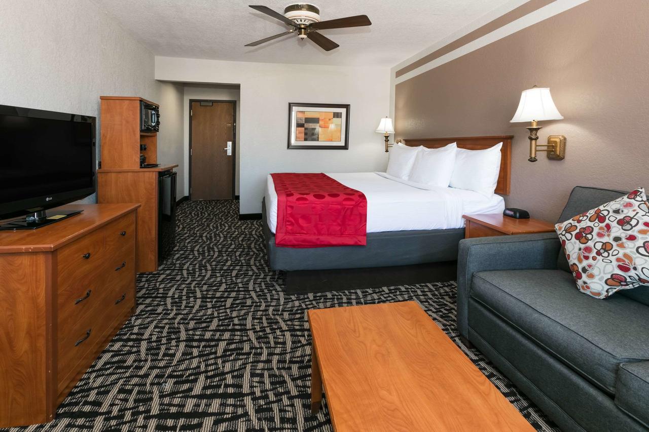 Ramada By Wyndham Oklahoma City Airport North Exterior photo